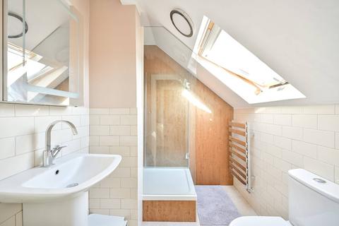 15b Washington Road, Worcester Park, KT4 8JG