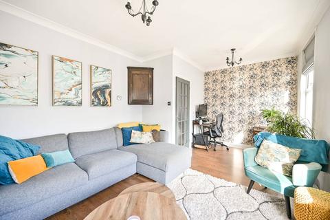 15b Washington Road, Worcester Park, KT4 8JG