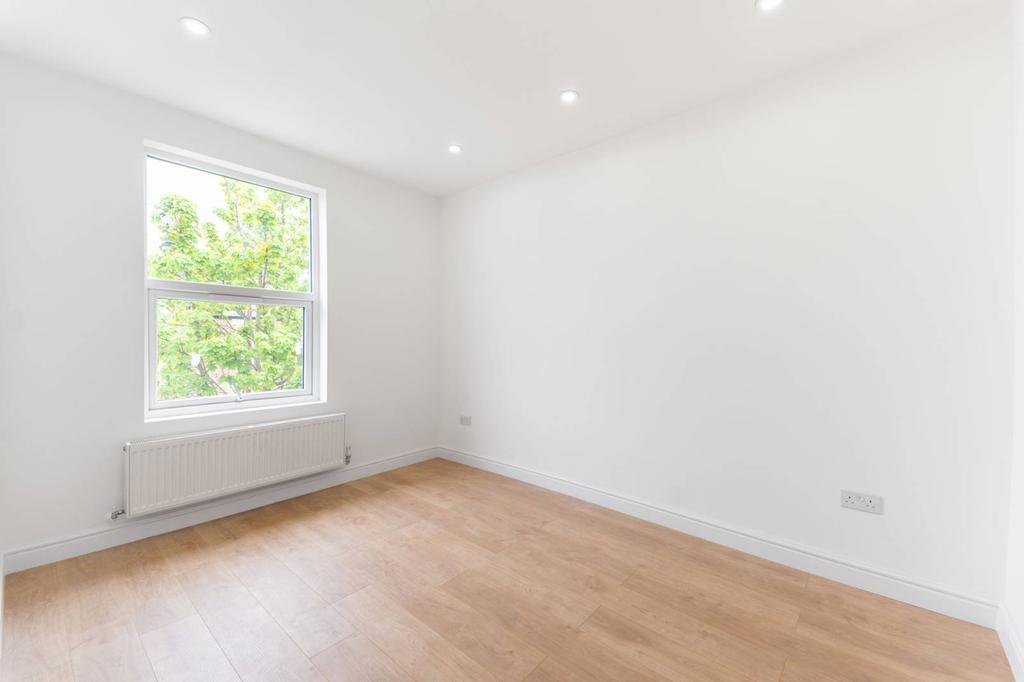 Wells House Road, North Acton, London, NW10 3 bed flat - £2,400 pcm (£ ...