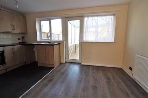 3 bedroom semi-detached house to rent, Whistler Road, Tonbridge