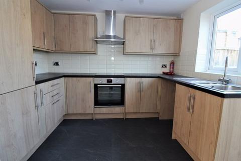 3 bedroom semi-detached house to rent, Whistler Road, Tonbridge