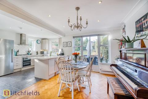 21 Cornwood Close, London, N2 0HP