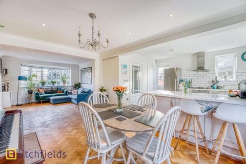 21 Cornwood Close, London, N2 0HP