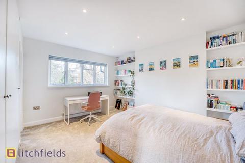 21 Cornwood Close, London, N2 0HP