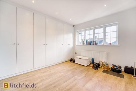 21 Cornwood Close, London, N2 0HP