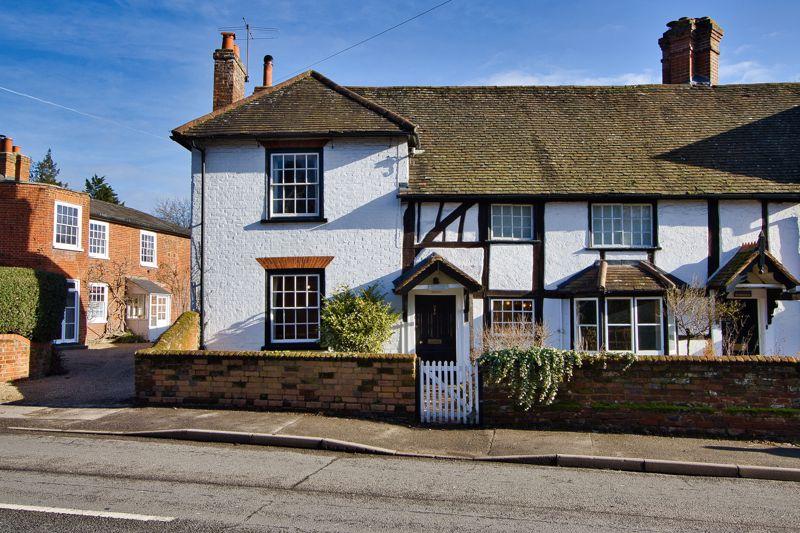 Chobham, Surrey 2 bed cottage for sale £435,000