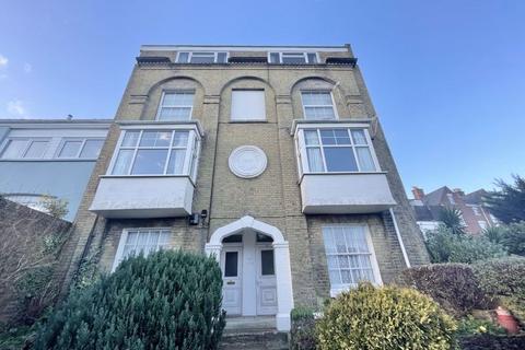 2 bedroom apartment to rent, Terminus Road, Cowes