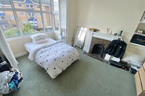 2 bedroom apartment to rent, Terminus Road, Cowes