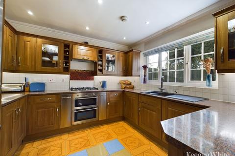 5 bedroom detached house for sale - South Side, High Wycombe