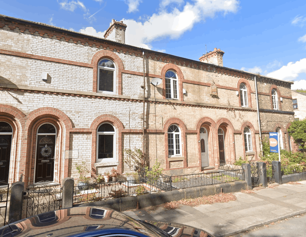 Victoria Crescent, Barnsley, S75 2SJ 3 bed terraced house £700 pcm (£