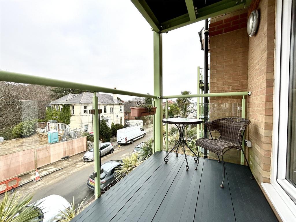 Earle Road, Bournemouth, BH4 2 bed apartment for sale £295,000