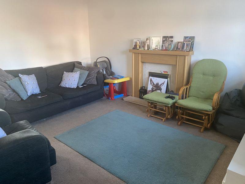 Clifton Way, Hinckley 3 bed semidetached house £930 pcm (£215 pw)