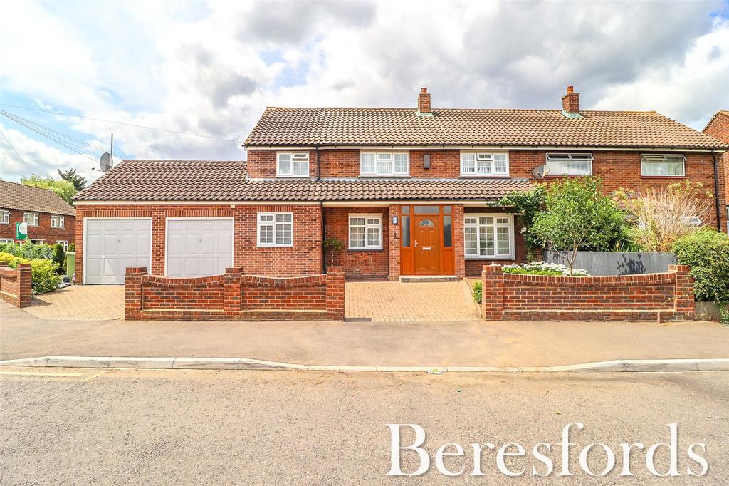 Waycross Road, Upminster, RM14 4 bed semidetached house £550,000