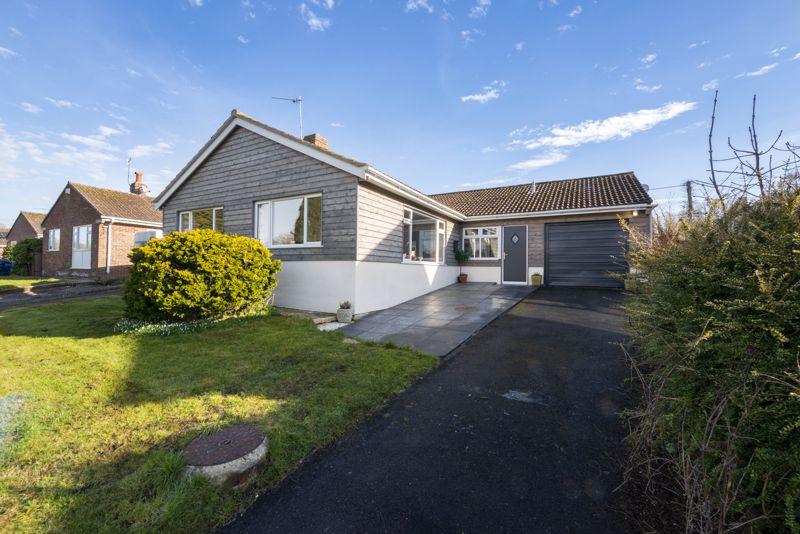 Oakwood Drive, Iwerne Minster 3 bed bungalow for sale £450,000