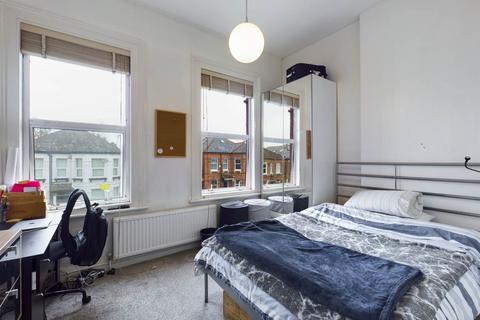 1 bedroom in a house share to rent - Manstone Road , Camden, London