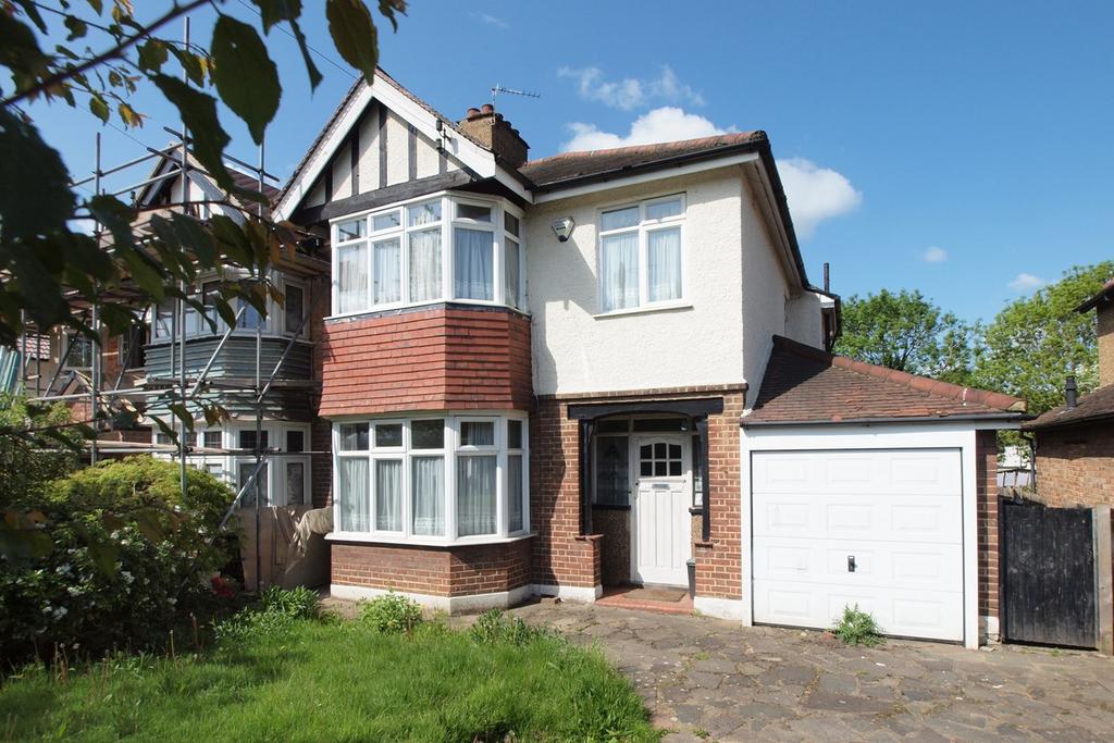 Goodhart Way, West Wickham, BR4 3 bed semidetached house £695,000