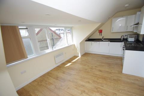 3 bedroom apartment to rent - Reading Court, 14-16 Westland Road, Watford, WD17