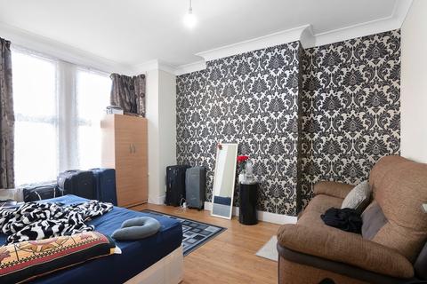 3 bedroom terraced house for sale - Chesterford Road, Manor Park, London, E12