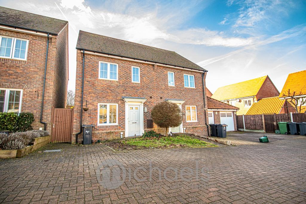 Samuel Courtauld Avenue, Braintree, CM7 3 bed semidetached house £