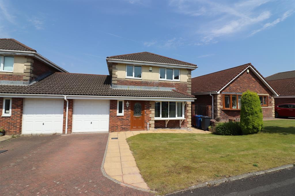 Northumberland Close, Darwen, BB3 2TN 3 bed detached house £1,200 pcm