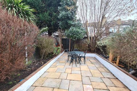 8 Mint Road, Wallington, SM6 0TY