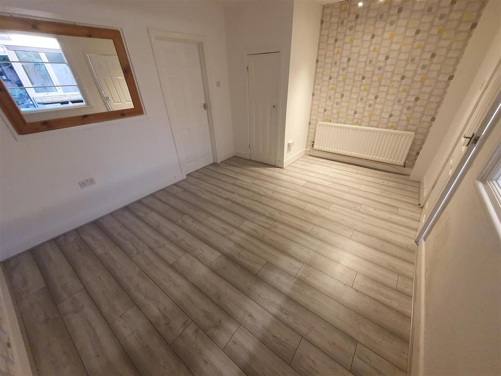 Honiton Road, Wyken, Coventry 2 bed terraced house £825 pcm (£190 pw)