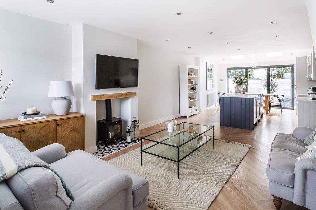 Hazelwood Road, Oxted, RH8 2 bed terraced house £395,000