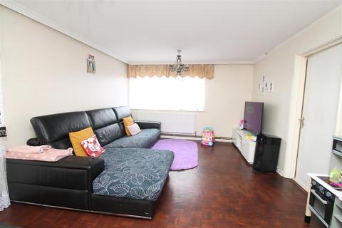 2 bedroom flat for sale - Pellipar Close, Palmers Green, London N13