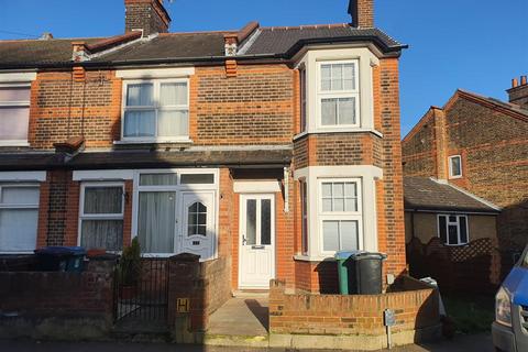 2 bedroom end of terrace house to rent, Copsewood Road, Watford