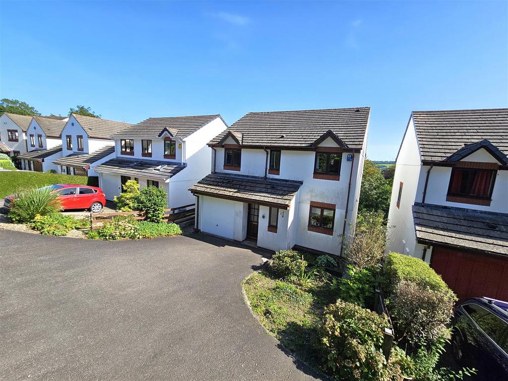 Frobisher Way, Tavistock 4 bed detached house for sale £410,000