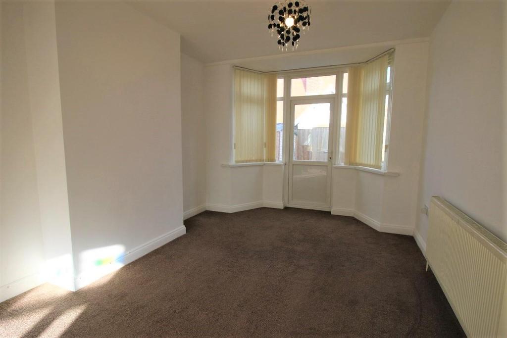Gibbons Grove, Newbridge 3 bed semidetached house £215,000