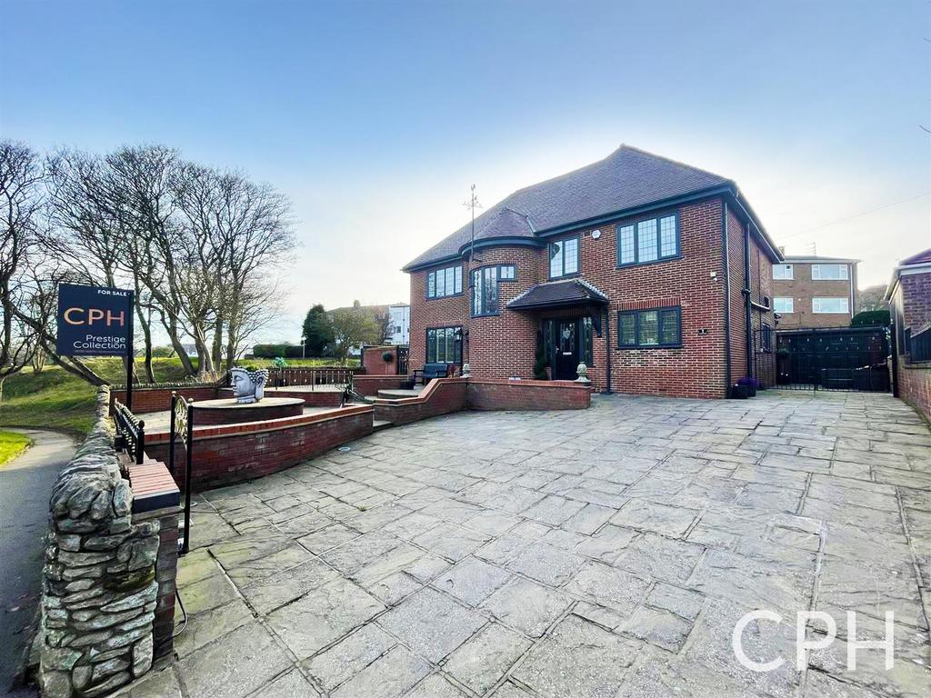 Burniston Road, Scarborough 4 bed detached house for sale £500,000