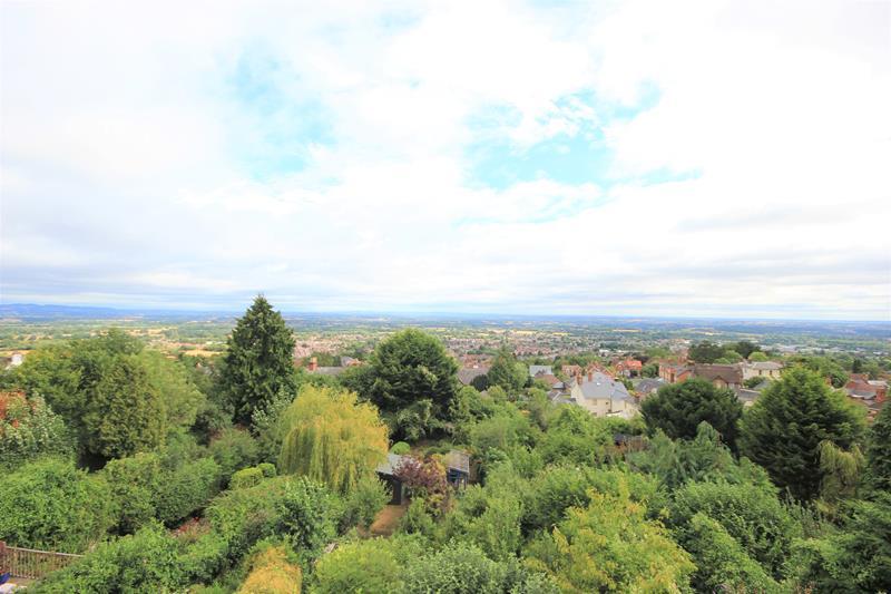 16 West Malvern Road, Malvern, Worcestershire, WR14 5 bed end of