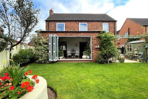 1 Constantine Crescent, Scarborough, YO12 4LQ