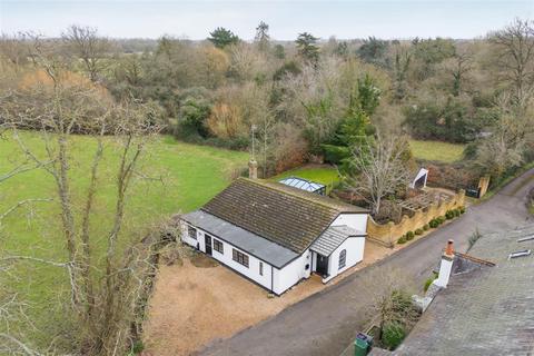 The Cottage Bishops Farm Close, Oakley Green, Windsor, SL4 5UN