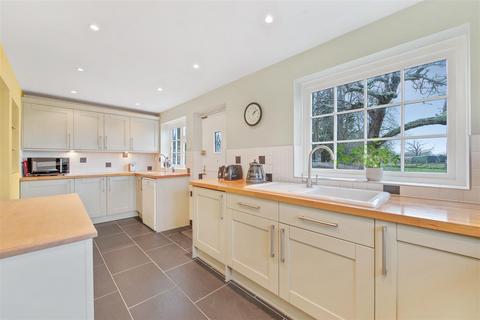 The Cottage Bishops Farm Close, Oakley Green, Windsor, SL4 5UN