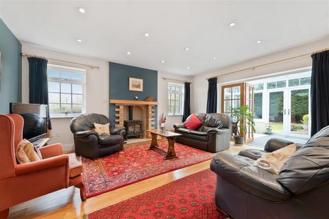 The Cottage Bishops Farm Close, Oakley Green, Windsor, SL4 5UN