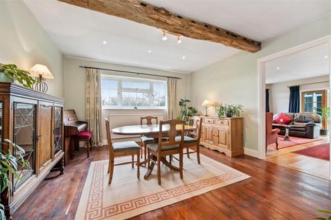 The Cottage Bishops Farm Close, Oakley Green, Windsor, SL4 5UN