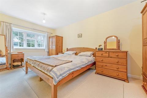 The Cottage Bishops Farm Close, Oakley Green, Windsor, SL4 5UN