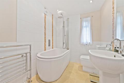 The Cottage Bishops Farm Close, Oakley Green, Windsor, SL4 5UN