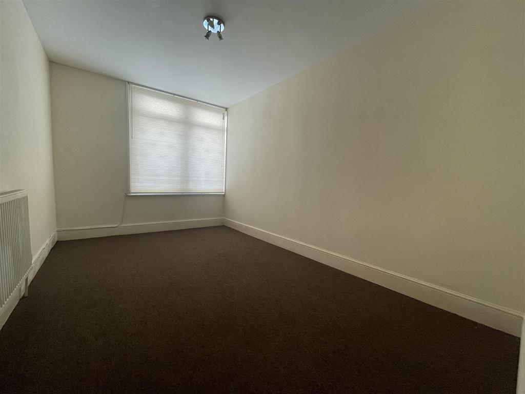 Boultons Lane, Kingswood, Bristol 2 bed flat £950 pcm (£219 pw)