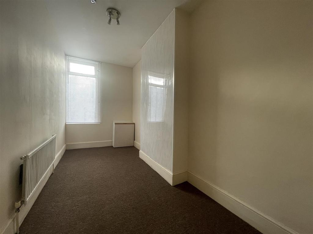 Boultons Lane, Kingswood, Bristol 2 bed flat £950 pcm (£219 pw)