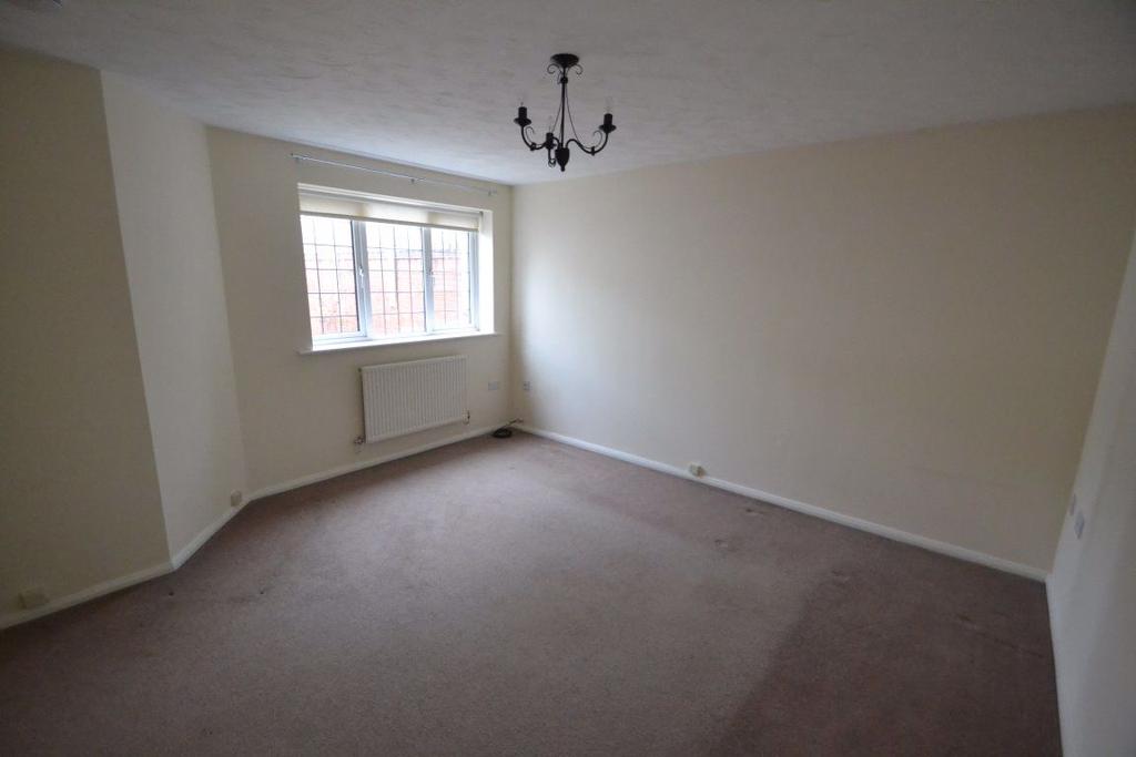 Ferndene, Bradley Stoke 3 bed house £1,400 pcm (£323 pw)