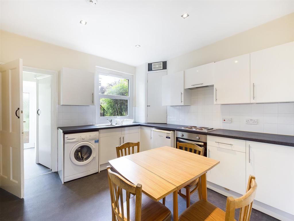 Totland Road, Brighton, East Sussex 3 bed flat £1,725 pcm (£398 pw)