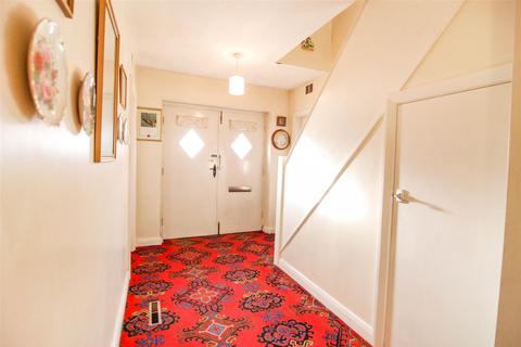 722 Doncaster Road, Ardsley, Barnsley, S71 5EH