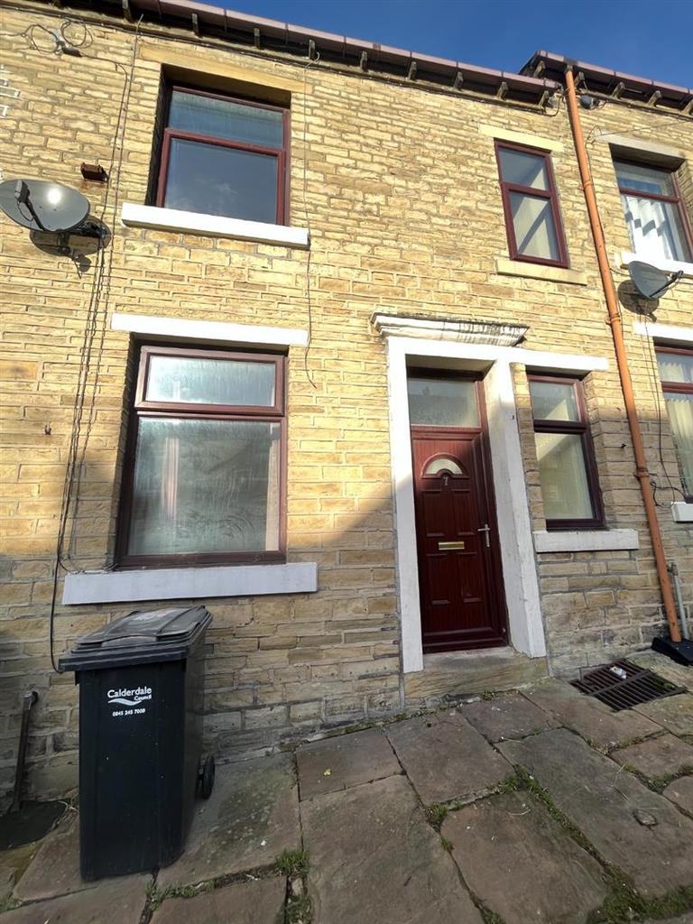 Longbottom Terrace, Siddal, Halifax, 2 bed terraced house £400 pcm (£