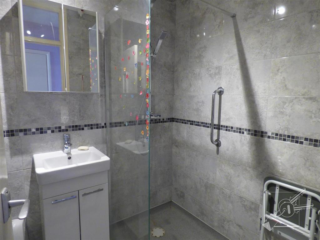 Shower room: