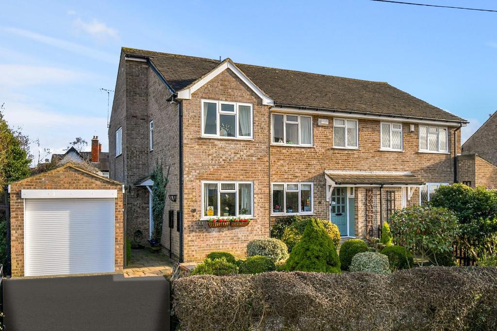 Barcroft Grove, Yeadon, Leeds 4 bed semidetached house £425,000