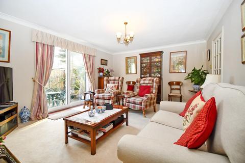 8 Barcroft Grove, Yeadon, Leeds, LS19 7XZ