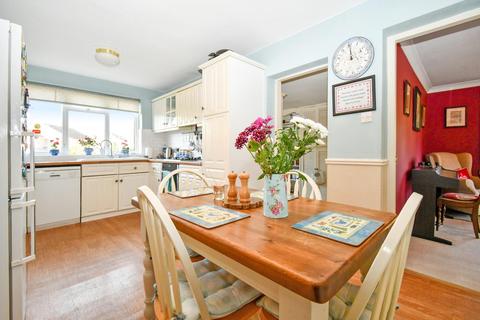 8 Barcroft Grove, Yeadon, Leeds, LS19 7XZ